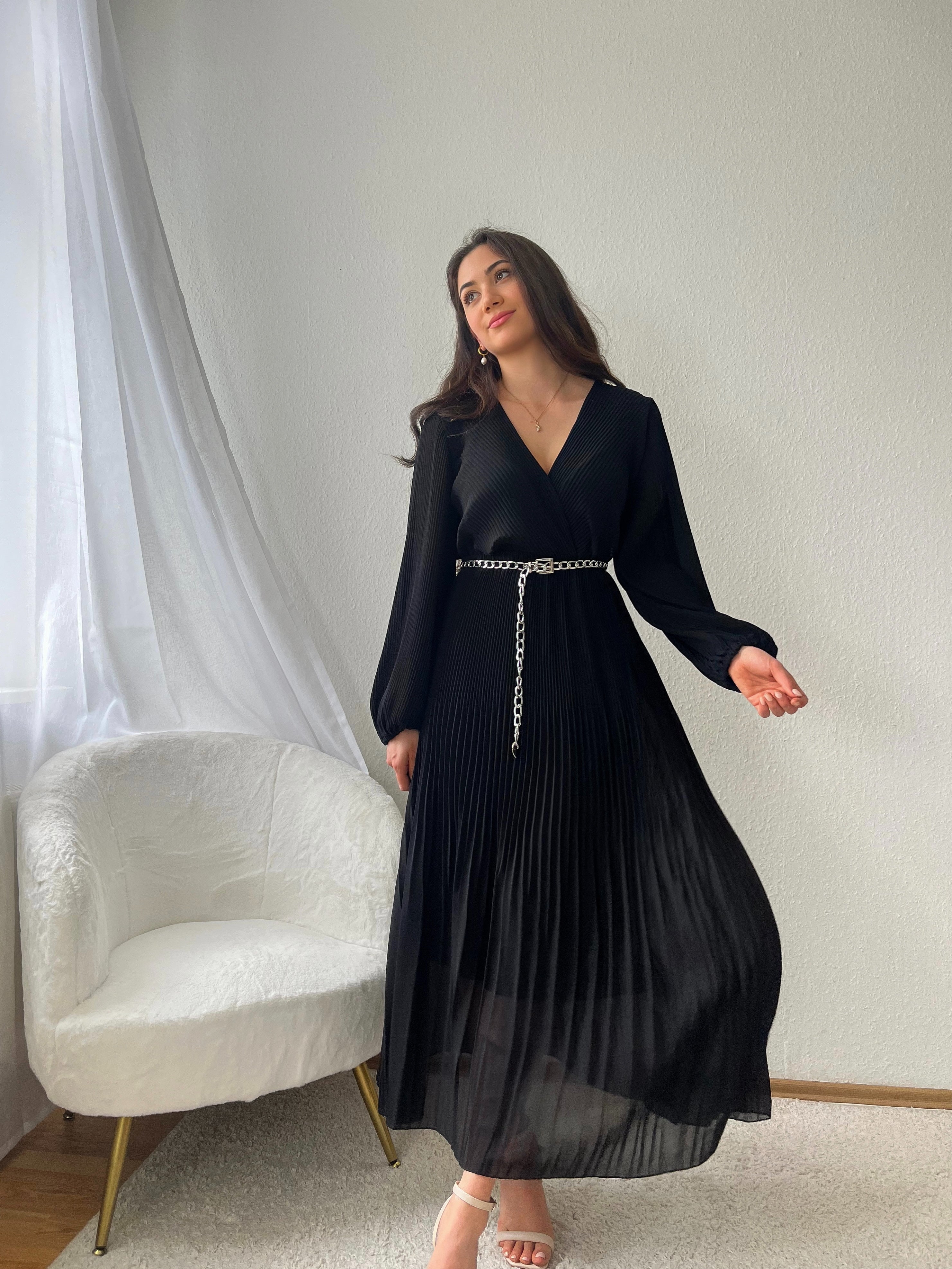 Fließendes Plisseekleid